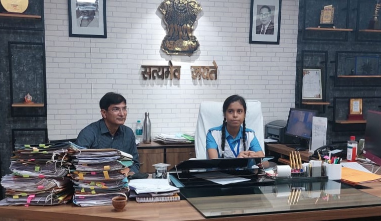 मेधावी छह बालिकाएं प्रशासनिक पदों पर नियुक्त,  निकी वर्मा बनी एक दिन की सीडीओ    